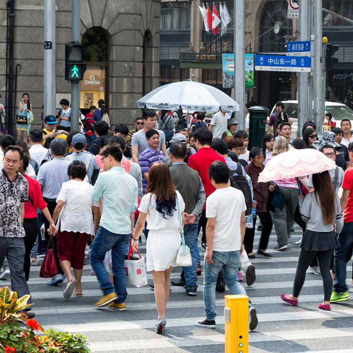 Foule de personne dans une rue en Chine