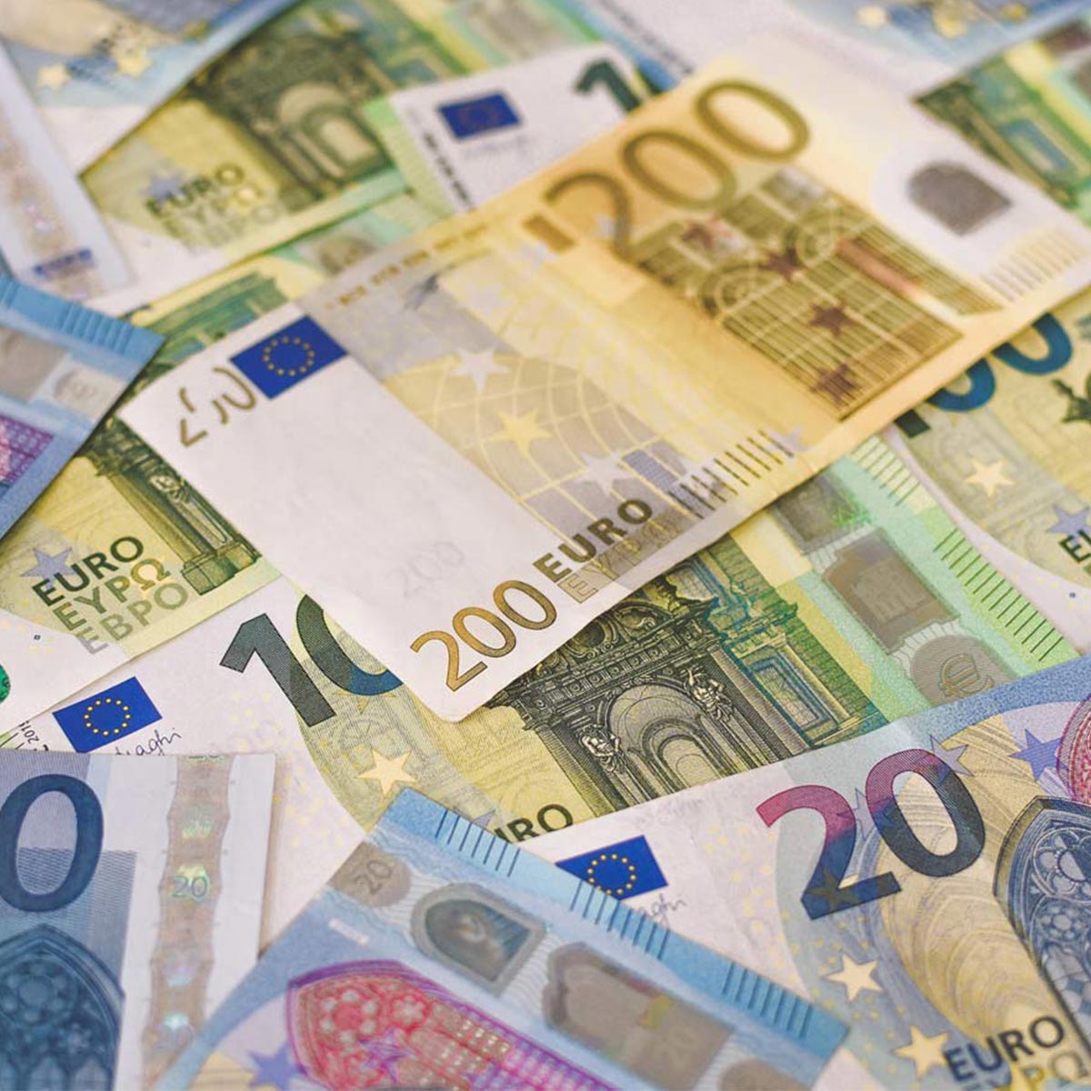 ZONE EURO LE TAUX D'INFLATION RECULE POUR LA PREMIÈRE FOIS EN 17 MOIS